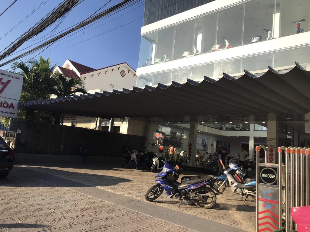 Bạt mái xếp che nhà để xe che nắng mưa ngoài trời