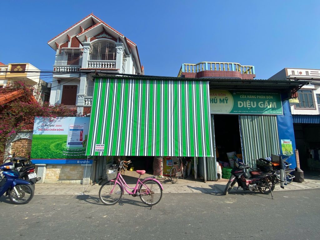 Bạt che nắng mưa tự cuốn ngoài trời