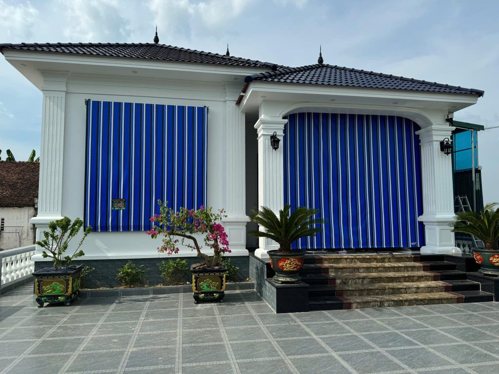 Bạt che nắng mưa tự cuốn ngoài trời