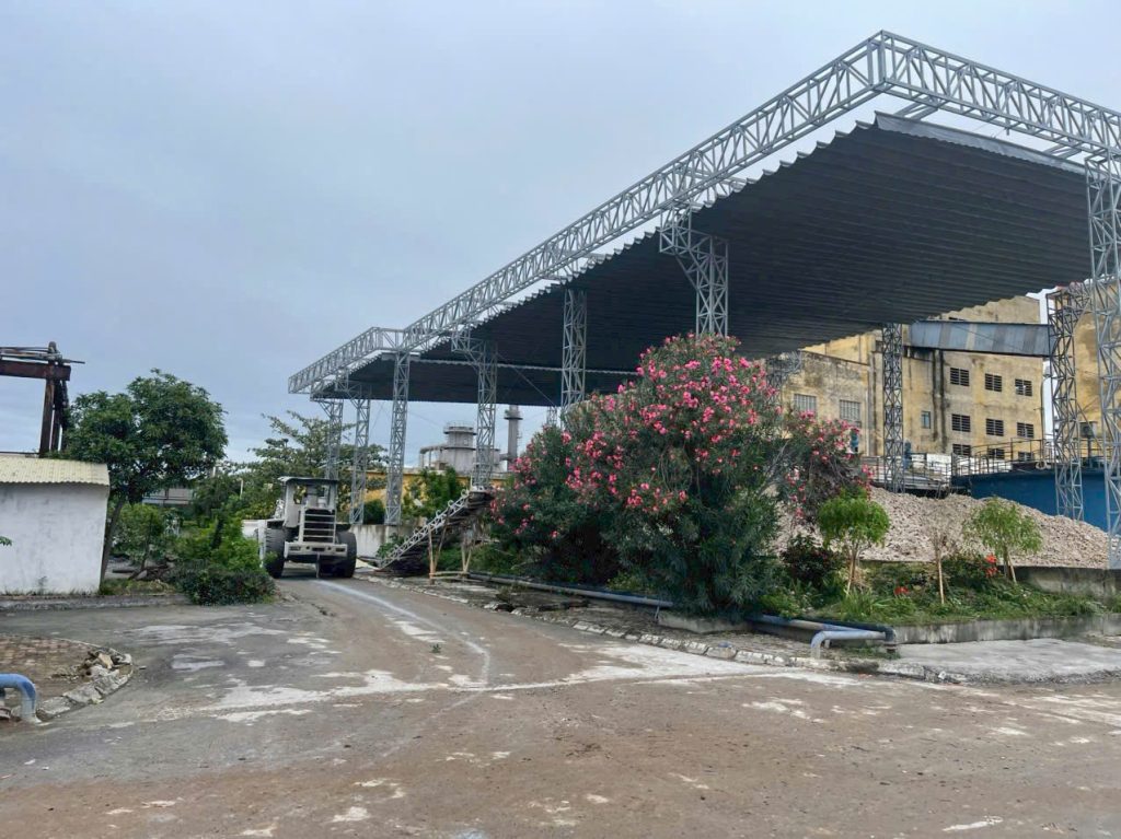 Bạt kéo ngoài trời che nắng mưa