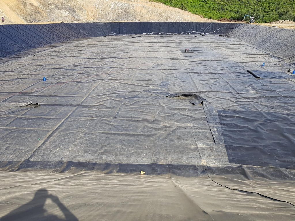 Bạt nhựa HDPE dày 0.5mm lót ao hồ nuôi tôm Bạt nhựa HDPE dày 0.5mm lót ao hồ nuôi tôm