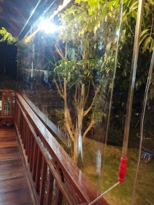 Bạt che mưa trong suốt che nắng mưa