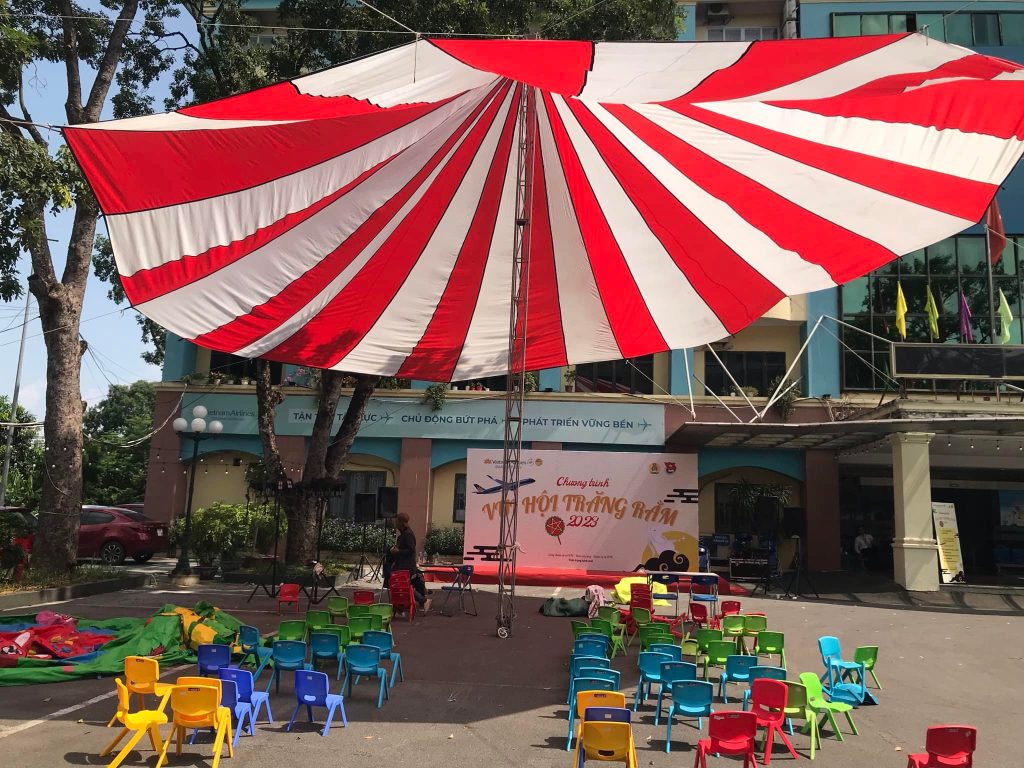 Dù che sân trường đk 18m