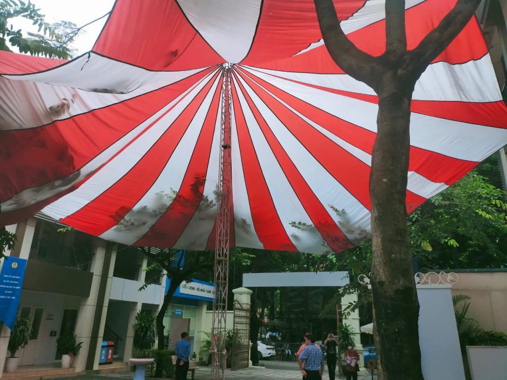 Dù che sân trường học đường kính 18m