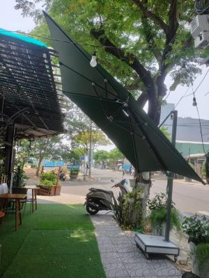 Ô dù lệch tâm che nắng sân vườn