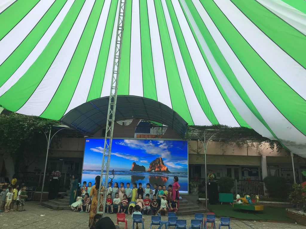 Bạt dù che nắng sự kiện sân trường học ngoài trời Bạt dù che nắng sự kiện sân trường học ngoài trời