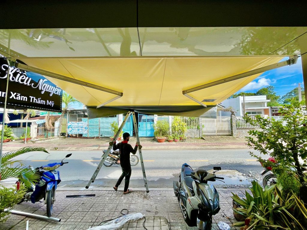 Bạt mái hiên di động