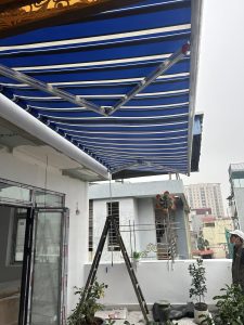 Bạt cuốn mái hiên che nắng mưa