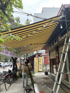 Bạt mái hiên di động che hiên quán cafe