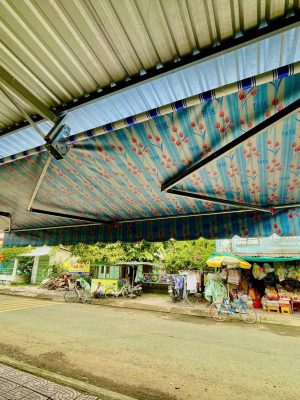 Bạt mái hiên di động che hiên quán ăn