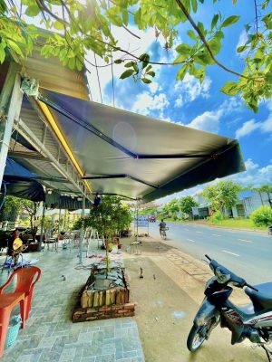 Bạt mái hiên di động che hiên quán cafe