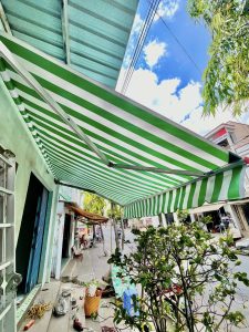 Bạt mái hiên di động che hiên quán ăn