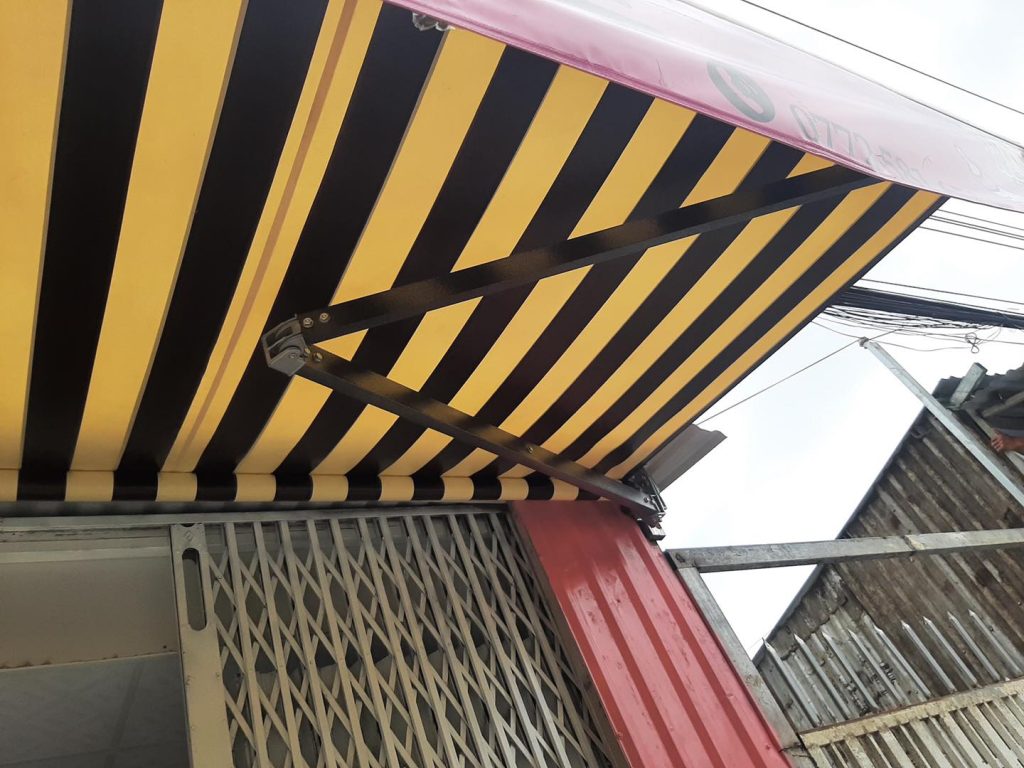 Bạt mái hiên di động