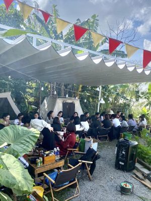 Bạt xếp lượn sóng che quán cafe