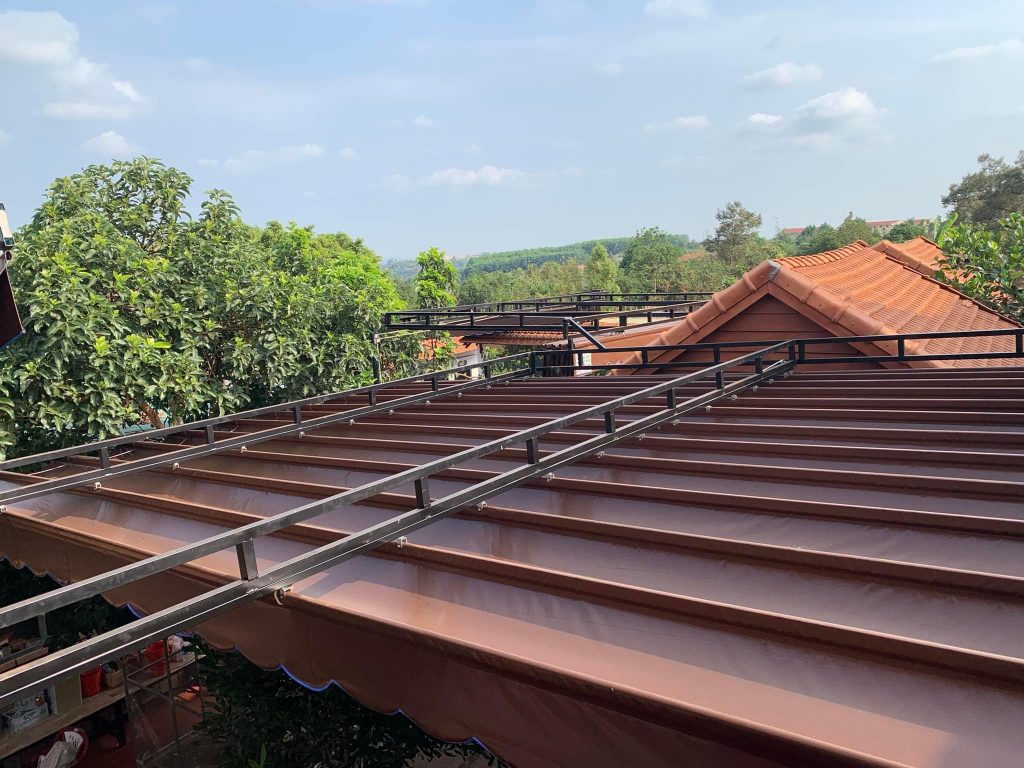 Mái che bạt xếp quán cafe sân vườn