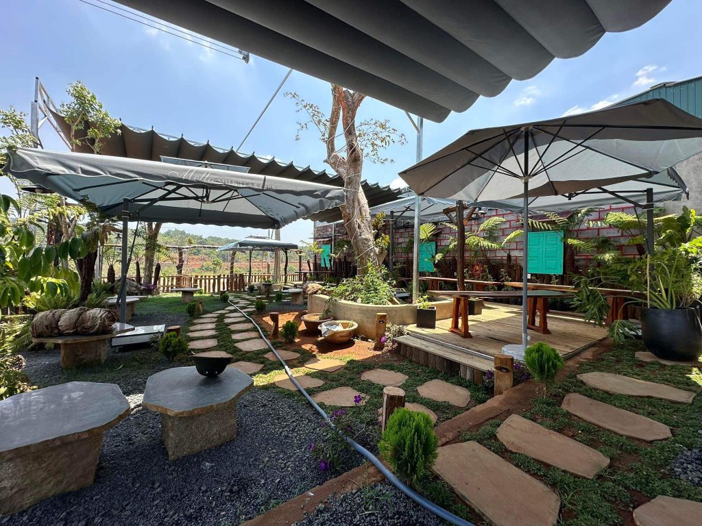 Bạt che nắng sân vườn ngoài trời