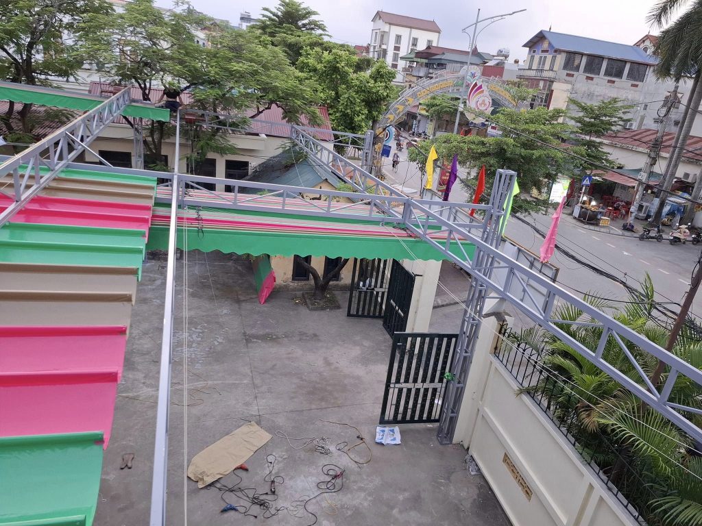 Bạt mái xếp lượn sóng che nắng mưa ngoài trời