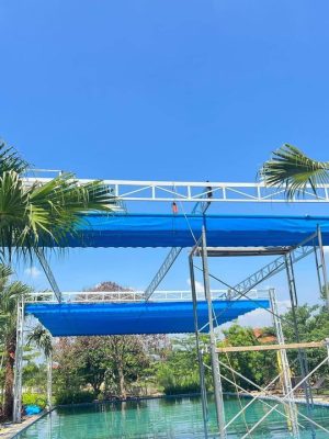 Bạt xếp lượn sóng che hồ bơi