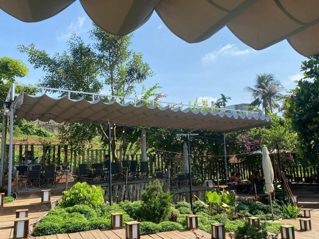 Bạt che nắng mưa sân vườn ngoài trời