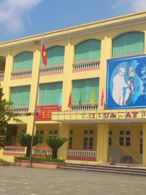 Bạt che nắng tực uốn ban công trường học