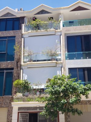 Mành bạt mái thả tự cuốn ban công